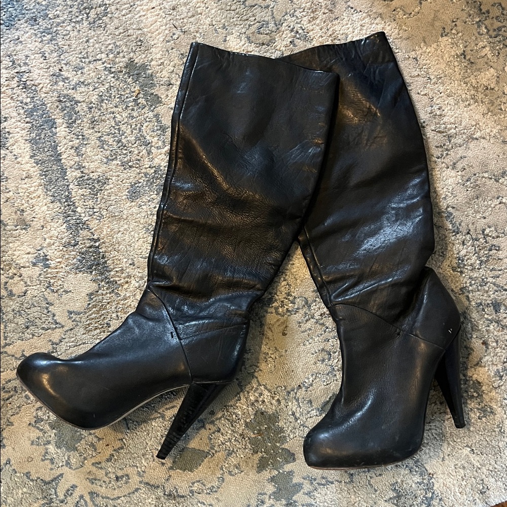 2009 Dolce vita black leather boots